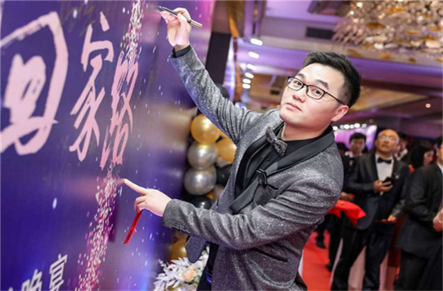 【高光“疫”事】勇敢逆行的特殊“网约车”——DB电竞90后，用信念打通生命运输线